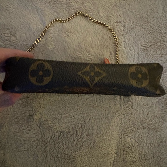 Louis Vuitton Brown Monogram hand/Crossbody Pochette bag. - Picture 3 of 8
